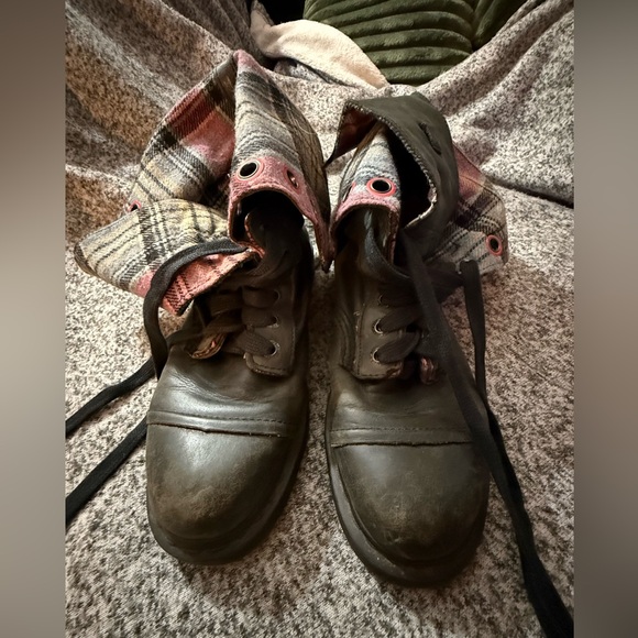 Dr Martens Triumph 914 Leather/Pink Plaid Tartan - Picture 3 of 5